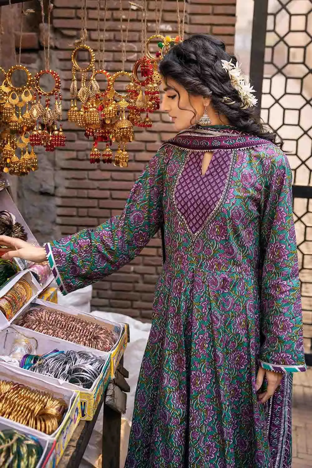 Gul Ahmed Summer Vintage Garden – 3PC Lawn Printed Suit CL-32449 B