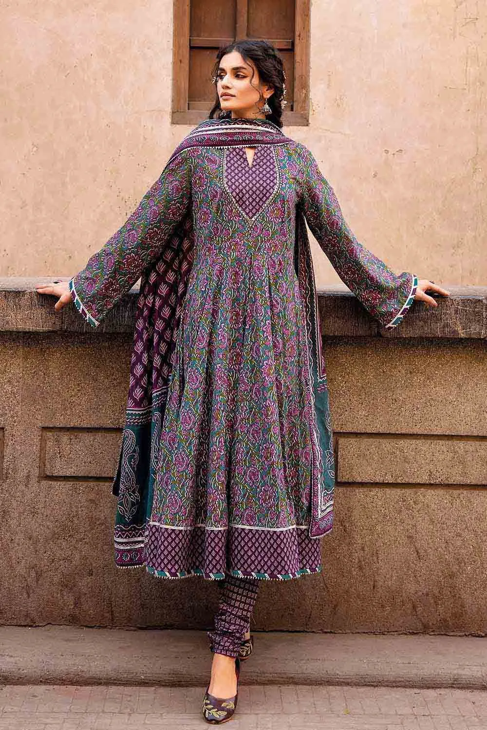 Gul Ahmed Summer Vintage Garden – 3PC Lawn Printed Suit CL-32449 B