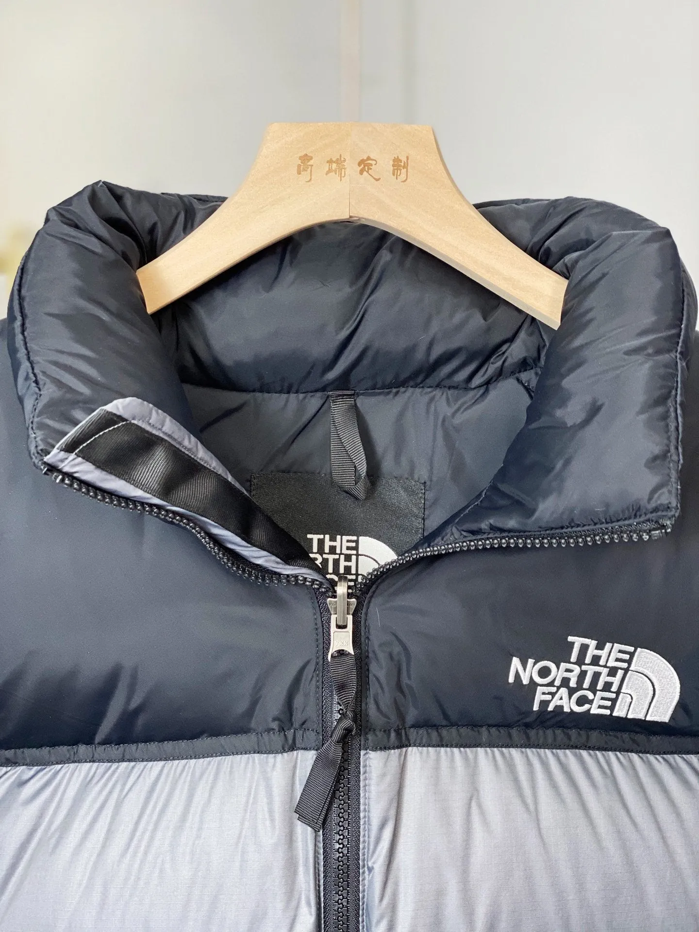 North Face-inspired 1996 Retro Nuptse Silver Black Jacket